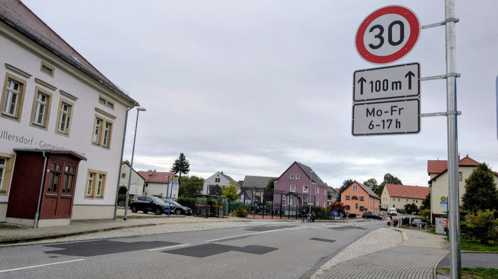Im Radeberger Ortsteil Ullersdorf gilt ab sofort ein neues Tempolimit. Foto: Stadtverwaltung Radeberg