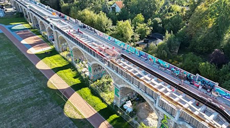 Das Sellerhäuser Viadukt: Die über 100 Jahre alte Eisenbahnbrücke wird Teil des „Parkbogens Ost“ in Leipzig. (Archivbild) / Foto: Jan Woitas/dpa