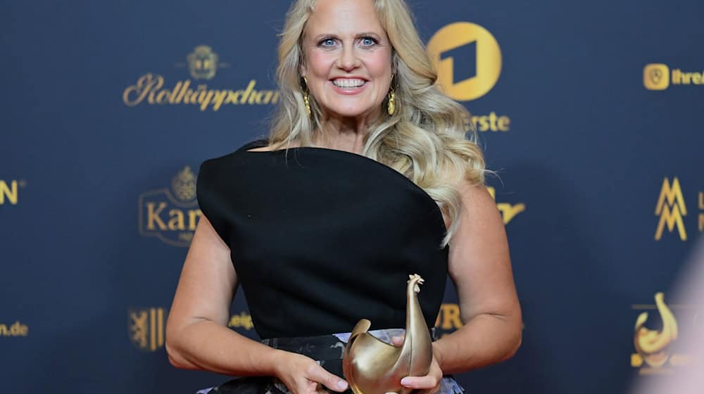Barbara Schöneberger wurde bei der Verleihung der Goldenen Henne bereits zum zweiten Mal ausgezeichnet. / Foto: Jennifer Brückner/dpa