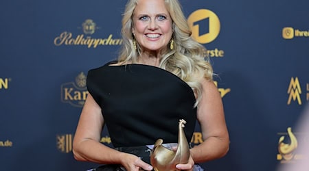 Barbara Schöneberger wurde bei der Verleihung der Goldenen Henne bereits zum zweiten Mal ausgezeichnet. / Foto: Jennifer Brückner/dpa