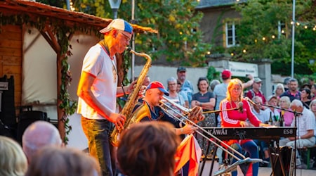 Die Jindrich Staidel Combo. Foto im Text: Etwas Ruhe vorm Goldenen Anker. Fotos: Petra Hornig/Stadtverwaltung Radebeul