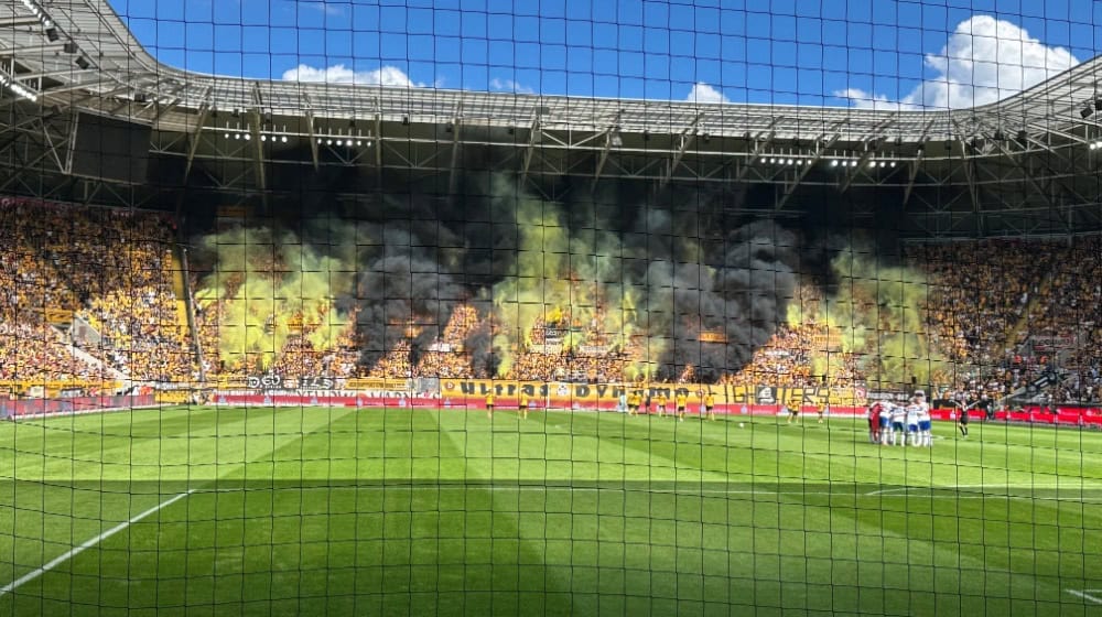 Dynamo Dresden Pyroshow gegen Schalke 04 (Foto: Privataufnahme)