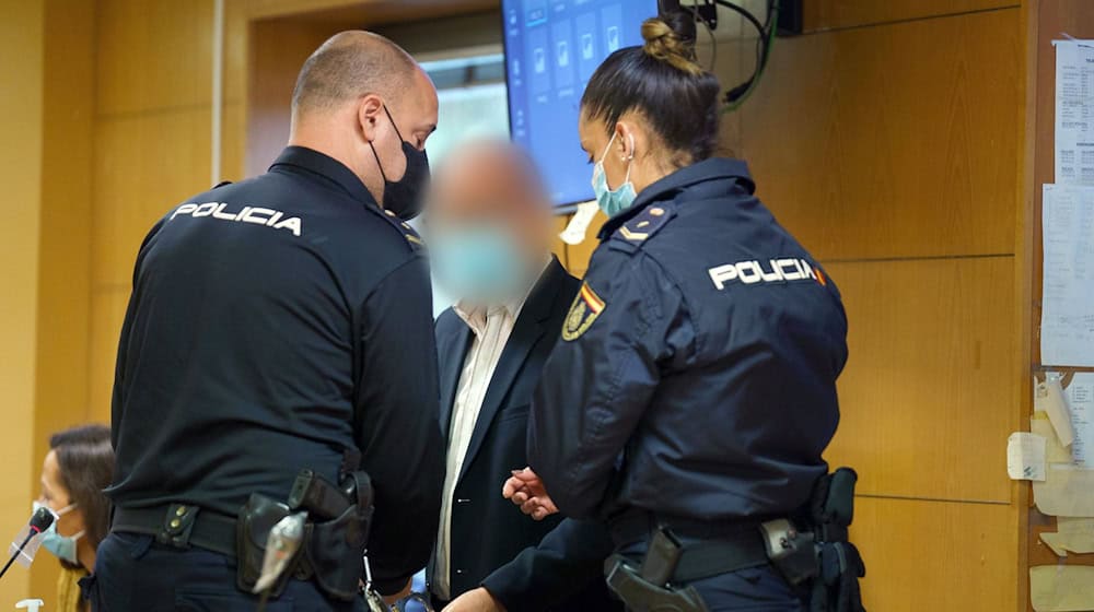 Ist Mord ein Dienstvergehen? Das Bundesverwaltungsgericht entscheidet über Ruhegeld eines verurteilten Frührentners (Archivbild). / Foto: Ramón De La Rocha/EFE Pool/dpa