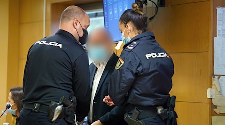 Ist Mord ein Dienstvergehen? Das Bundesverwaltungsgericht entscheidet über Ruhegeld eines verurteilten Frührentners (Archivbild). / Foto: Ramón De La Rocha/EFE Pool/dpa