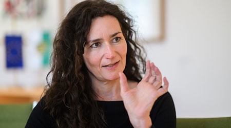 Sachsens Justizministerin Constanze Geiert (CDU) verteidigt die Behörden. (Archivbild) / Foto: Robert Michael/dpa