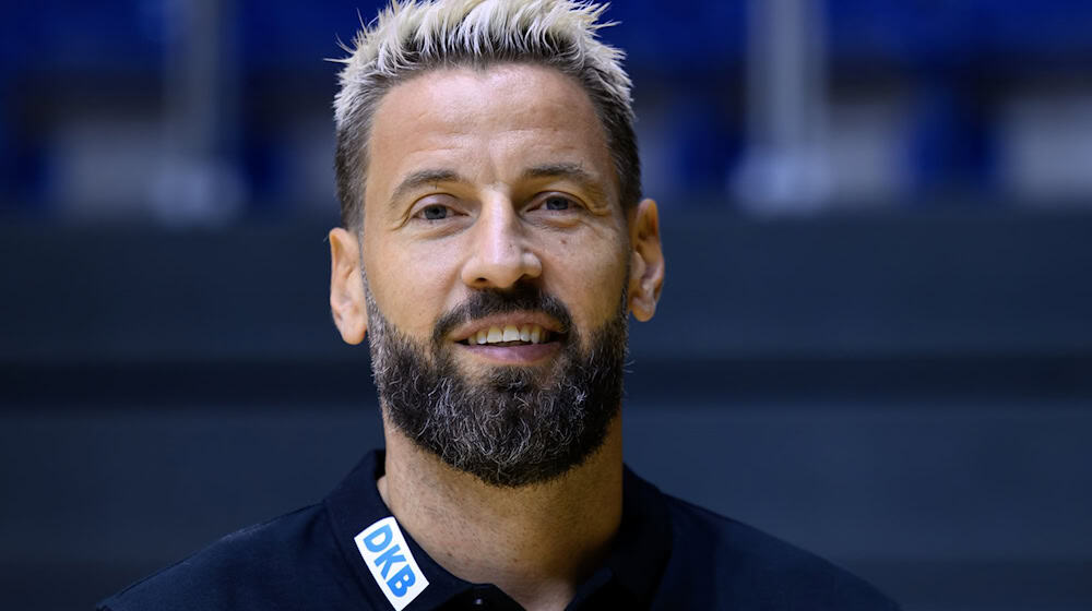 Magdeburg coach Bennet Wiegert is looking forward to the first home game of the season against ThSV Eisenach. (Archive photo) / Photo: Hendrik Schmidt/dpa