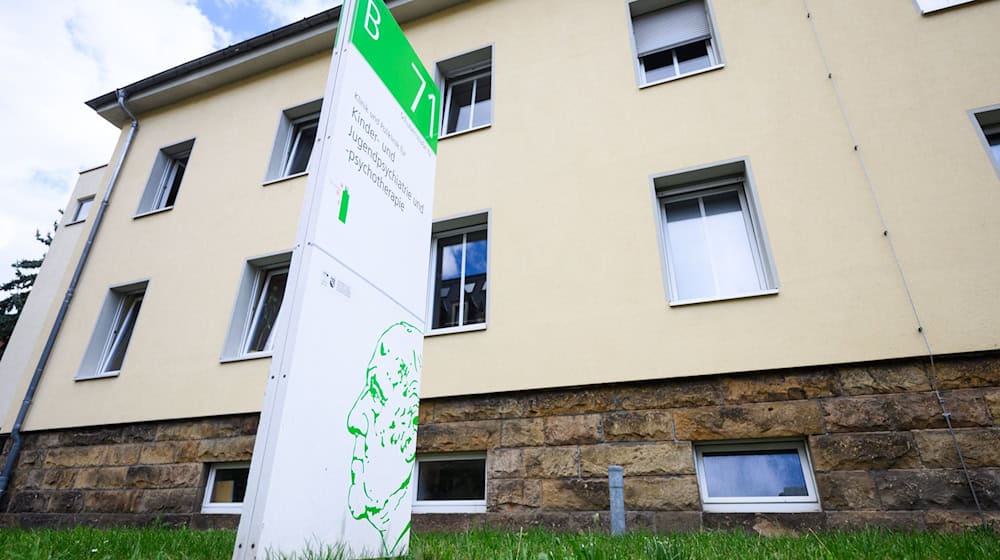 There is a shortage of specialists and places in child and adolescent psychiatry in Saxony. (Archive photo) / Photo: Robert Michael/dpa