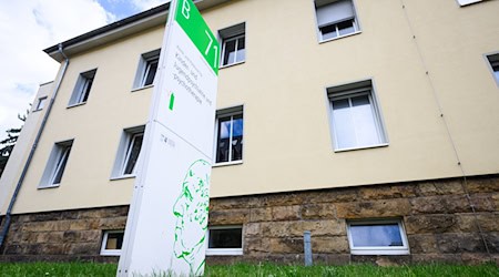 In Sachsen fehlen in der Kinder- und Jugendpsychiatrie Fachkräfte und Plätze. (Archivfoto) / Foto: Robert Michael/dpa