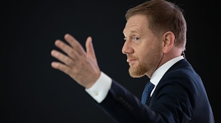 Saxony's Minister President Kretschmer sharply criticizes the planned ban on petrol and diesel cars. (Archive photo) / Photo: Sebastian Kahnert/dpa