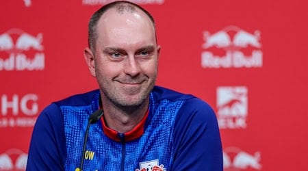 Cheftrainer Ole Werner von RB Leipzig will in Mainz die nächsten Fortschritte sehen. (Archivbild) / Foto: Jan Woitas/dpa