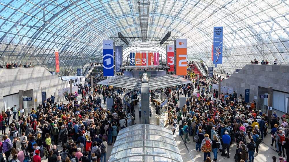 The Leipzig Book Fair will dedicate its new program line to the Danube in 2026. (Archive image) / Photo: Hendrik Schmidt/dpa