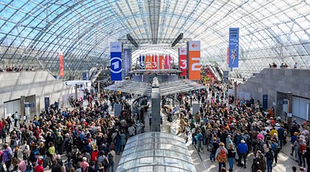 The Leipzig Book Fair will dedicate its new program line to the Danube in 2026. (Archive image) / Photo: Hendrik Schmidt/dpa