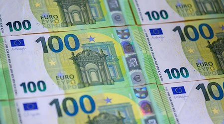 Leipzig's double budget approved subject to conditions. (Symbolic image) / Photo: Hendrik Schmidt/dpa