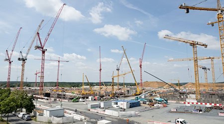 З 2027 року ESMC планує виробляти мікрочіпи для автомобільної промисловості на заводі в столиці Саксонії. (Архівне зображення) / Фото: Sebastian Kahnert/dpa