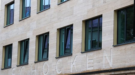 The historic Schocken department store in the center of Zwickau has been renovated at a cost of millions. With a new concept, it should now contribute to the revitalization of the city centre.  / Photo: Jan Woitas/dpa