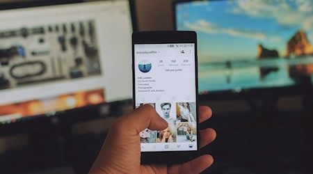 Symbolbild Telefon / pixabay Erik_Lucatero