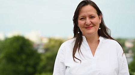 Schüle bezeichnet den Fortschritt der Medizinischen Universität als «konkurrenzlos schnell». (Archivbild) / Foto: Michael Brandt/dpa