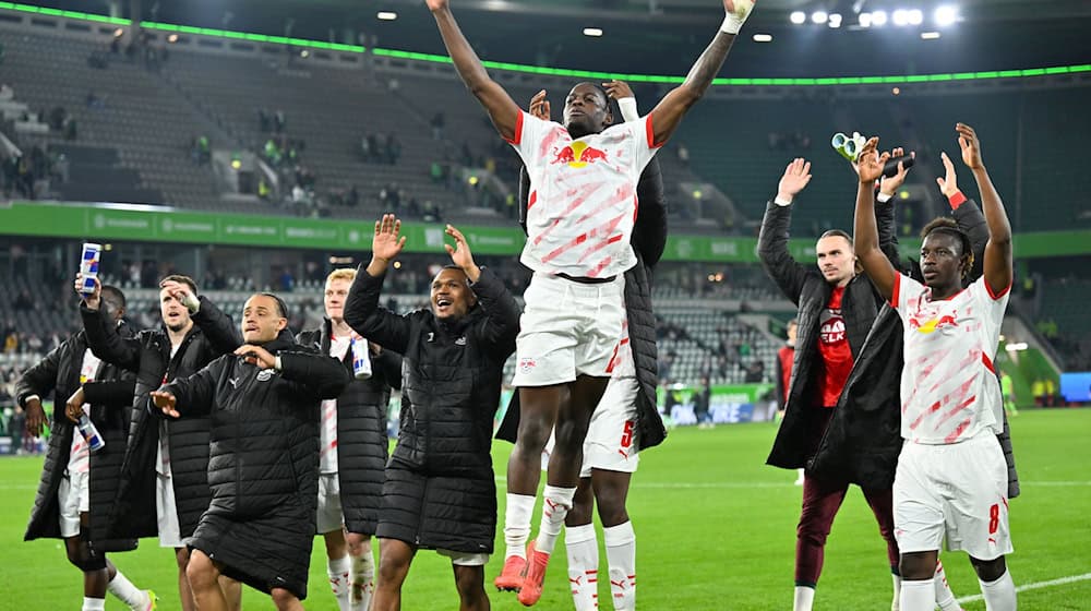 So wie zum Ende der vergangenen Saison will RB Leipzig auch diesmal in Wolfsburg jubeln. (Archivbild) / Foto: Swen Pförtner/dpa