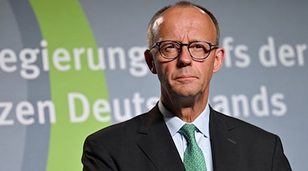 El Canciller Federal Friedrich Merz promete más apoyo a la inversión en infraestructuras en el este de Alemania / Foto: Martin Schutt/dpa