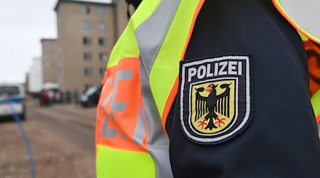 Bei der Razzia waren 95 Polizeibeamte im Einsatz. (Symbolbild) / Foto: Stefan Sauer/dpa-Zentralbild/dpa