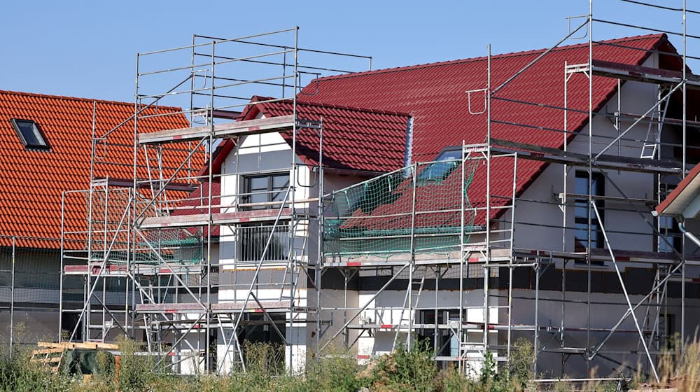 Sachsen regelt die Förderung von Wohneigentum für Familien neu. (Archivbild) / Foto: Jan Woitas/dpa