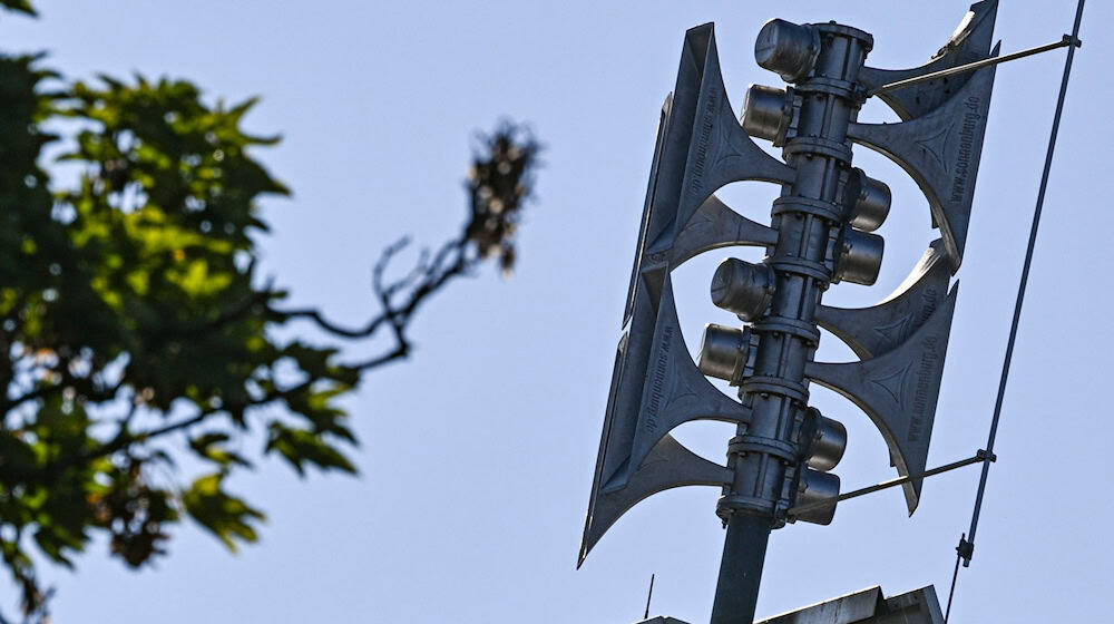 In Sachsen gibt es rund 3.400 Sirenen. (Symbolbild) / Foto: Jens Kalaene/dpa