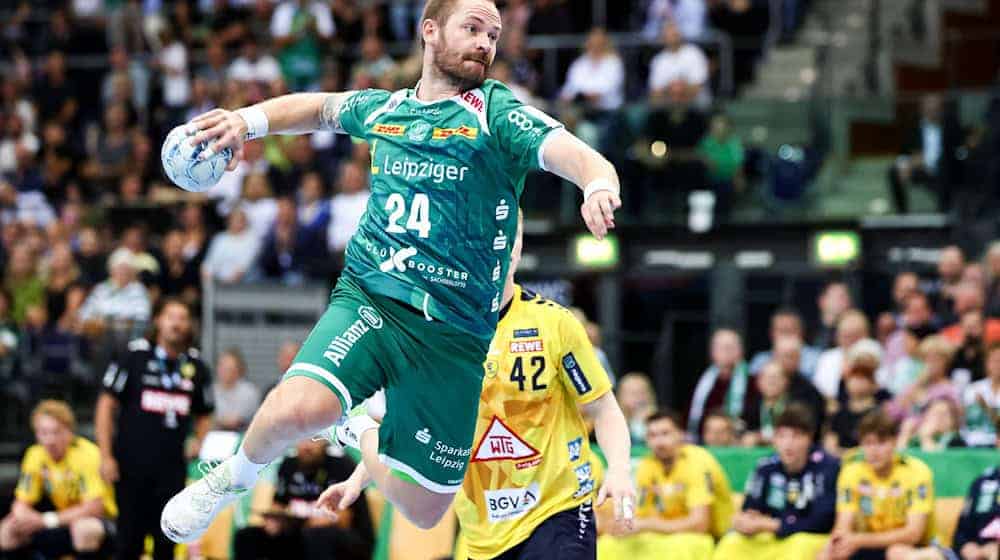 Moritz Preuss a zwjazkowa liga-mjetarjo SC DHfK Lipsk kasěrowachu zasłuženu domjacu poražku přećiwo TBV Lemgo Lippe.  / Foto: Jan Woitas/dpa