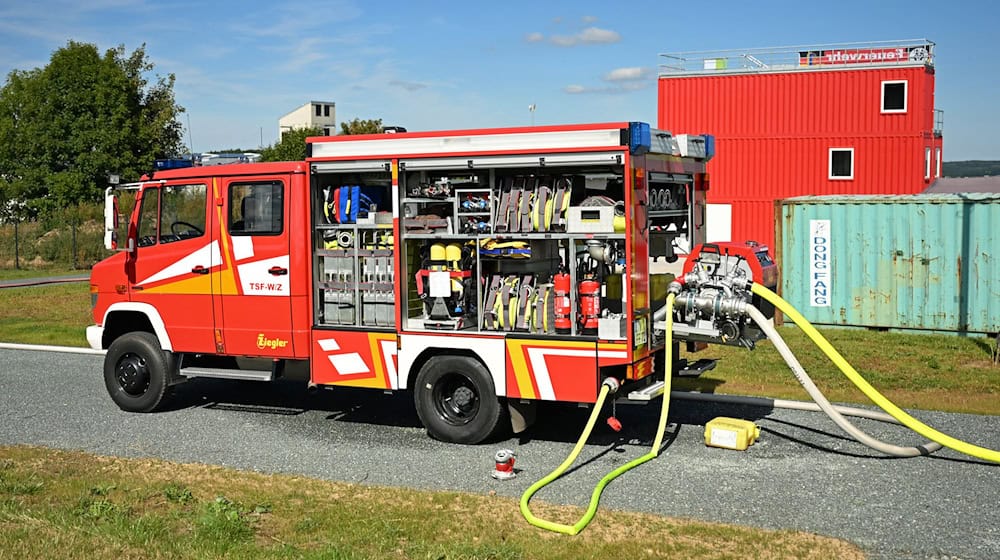 Innenminister Armin Schuster hat Sachsens Feuerwehrleuten für ihren Einsatz gedankt. (Archivbild) / Foto: Jennifer Brückner/dpa