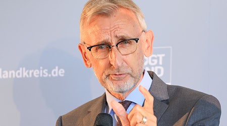 El ministro del Interior de Sajonia, Armin Schuster (CDU), habla de un fallo total del sistema a la luz de los asesinatos de la NSU. (Foto de archivo) / Foto: Jan Woitas/dpa