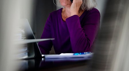 Ein Telefonsprechtag in Sachsen soll Betroffenen helfen - auch ohne Anmeldung. (Symbolbild) / Foto: Finn Winkler/dpa