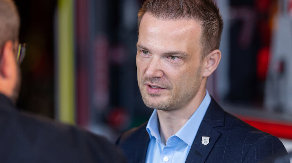 Thüringen will zusammen mit Sachsen einen besseren Schutz für Kommunalpolitiker erreichen, kündigte Thüringens Staatskanzleichef Stefan Gruhner (CDU) in Erfurt an.  / Foto: Michael Reichel/dpa