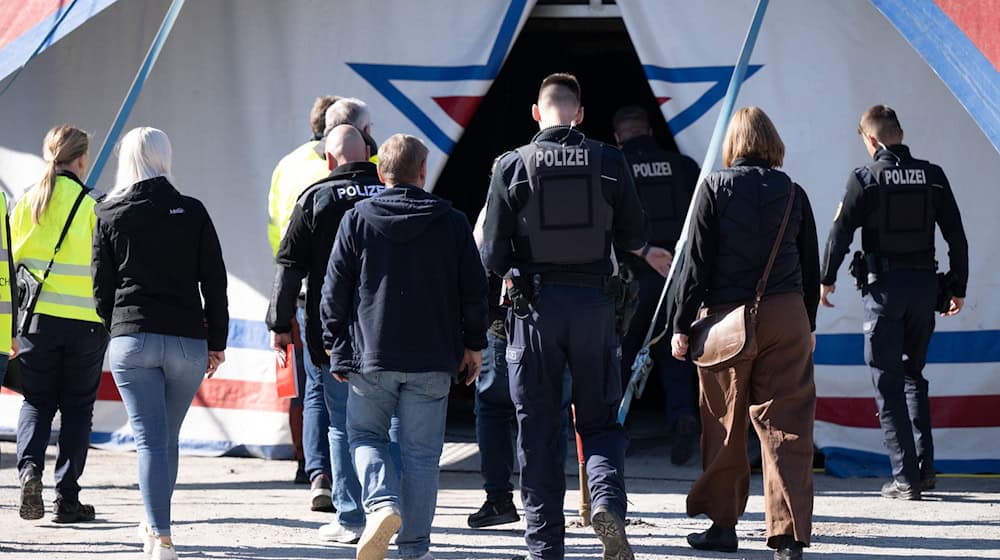 Nach dem tödlichen Sturz einer Artistin ermitteln Experten zur Ursache. / Foto: Sebastian Kahnert/dpa