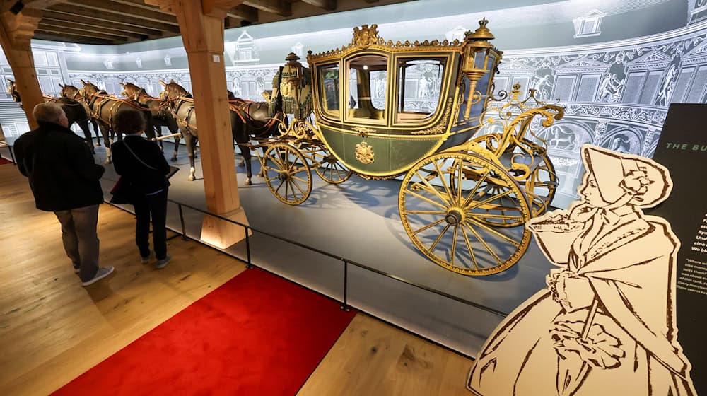 The gala carriage of the Saxon court from 1876/77 is one of the exhibits in the newly designed carriage museum at Augustusburg Castle / Photo: Jan Woitas/dpa