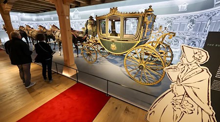 The gala carriage of the Saxon court from 1876/77 is one of the exhibits in the newly designed carriage museum at Augustusburg Castle / Photo: Jan Woitas/dpa
