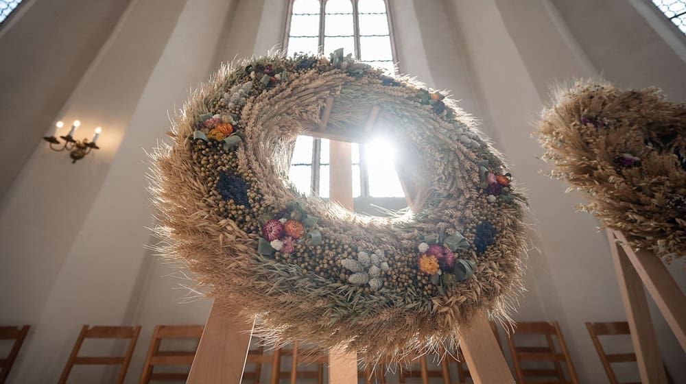 The State Harvest Festival comes to an end in Hoyerswerda on Sunday. A church service and a parade are planned.  / Photo: Paul Glaser/dpa