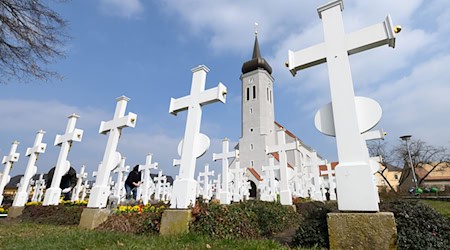 Weniger Vandalismus in Kirchen und auf Friedhöfen in Sachsen - Sorge bleibt aber (Archivbild).  / Foto: Sebastian Kahnert/dpa