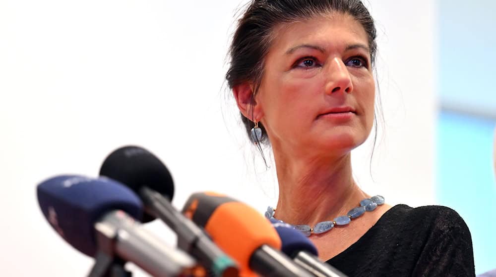 Sahra Wagenknecht wants to remain politically active even after renaming her party. (Archive photo) / Photo: Martin Schutt/dpa