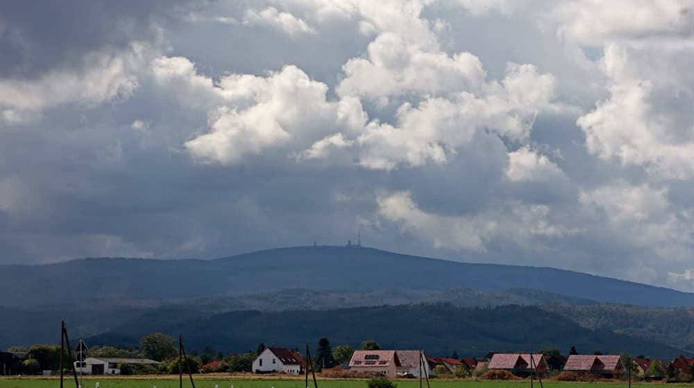 Die Temperaturen klettern am Samstag bis auf 23 Grad. (Archivbild) / Foto: Matthias Bein/dpa