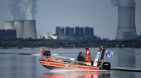 El clima mixto del verano ralentiza el turismo de baño y, por tanto, el despliegue de los servicios de salvamento, como el acuático. (Imagen de archivo) / Foto: Robert Michael/dpa