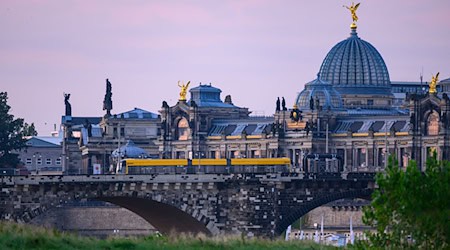 Die Temperaturen steigen in den kommenden Tagen immer weiter. (Symbolbild) / Foto: Robert Michael/dpa