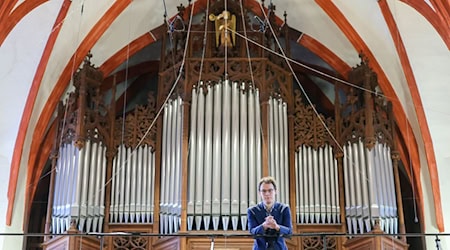 Der Organist der Thomaskirche will rund 22 Stunden an der Orgel spielen. (Archivbild) / Foto: Jan Woitas/dpa-Zentralbild/dpa Der Organist der Thomaskirche will rund 22 Stunden an der Orgel spielen. (Archivbild) / Foto: Jan Woitas/dpa-Zentralbild/dpa