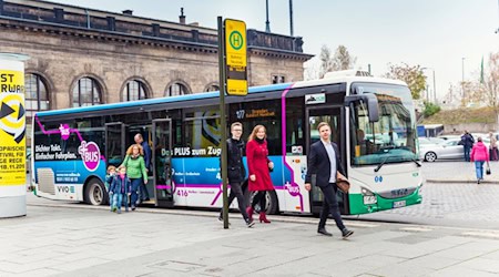 Ein PlusBus am Bahnhof Dresden-Neustadt. Foto: VVO