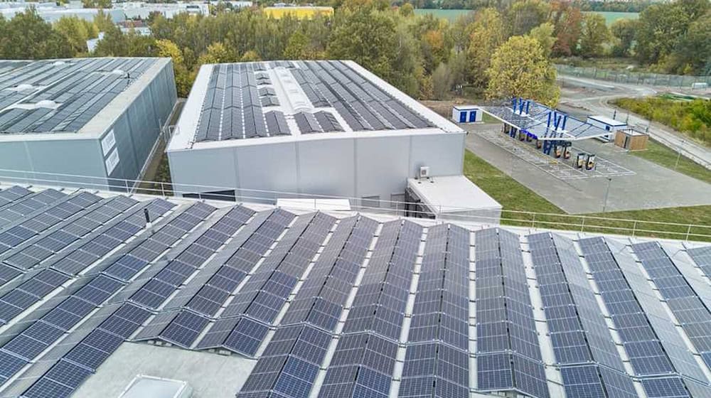 Diese PV-Module versorgen den neuen Ladepark in Klipphausen. Foto: EnBW