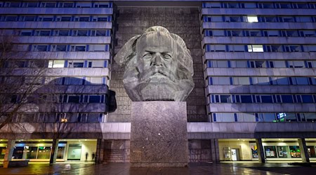 Zeugen beobachteten die Auseinandersetzung im Chemnitzer Zentrum. (Archivbild) / Foto: Hendrik Schmidt/dpa