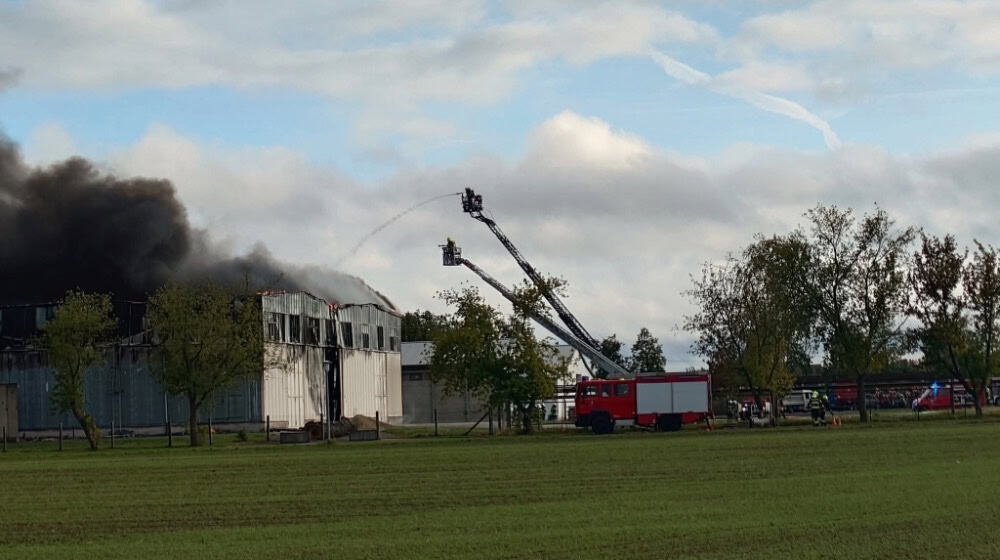 Feuer in einer Lagerhalle bei Gröditz. Foto: privat