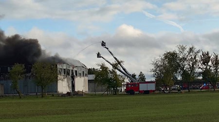 Feuer in einer Lagerhalle bei Gröditz. Foto: privat
