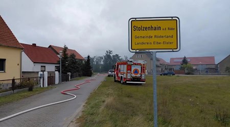 Die Feuerwehr Nauwalde kümmerte sich um die Wasserversorgung beim Brand in Stolzenhain. Foto: Feuerwehr Nauwalde