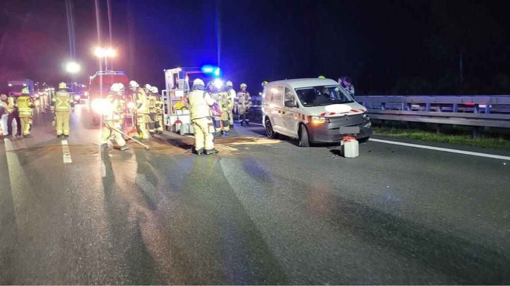 Ausgelaufener Diesel auf der A4. Foto: Feuerwehr Deutschenbora