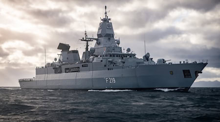 Die Fregatte Sachsen (F 219) im Polarmeer. Foto: Bundeswehr Die Fregatte Sachsen (F 219) im Polarmeer. Foto: Bundeswehr