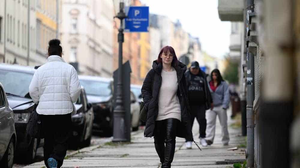 Die alleinerziehende Mutter lebt in Chemnitz.  / Foto: Hendrik Schmidt/dpa